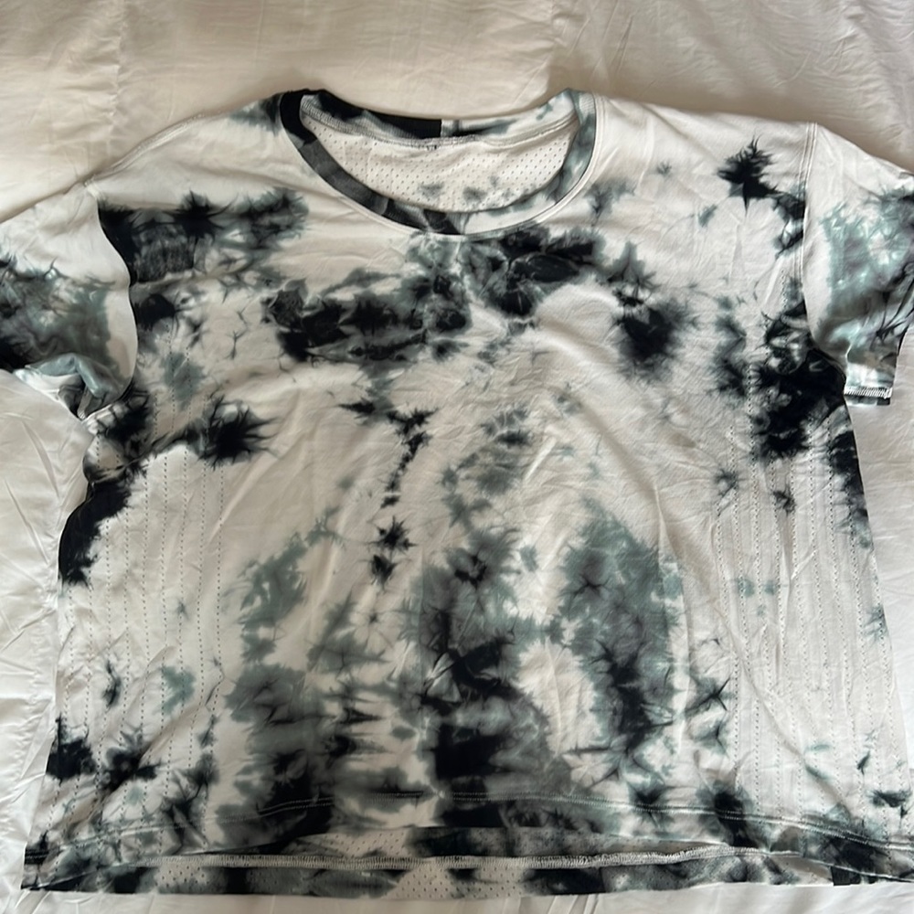 Lululemon shirt (size lg/xl)